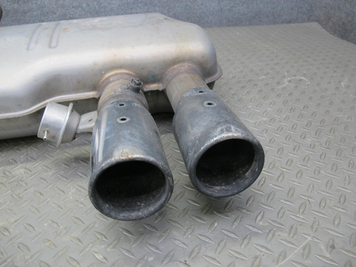 2010-2014 BMW E71 X5M X6M Rear Exhaust Muffler w Tips 7590335