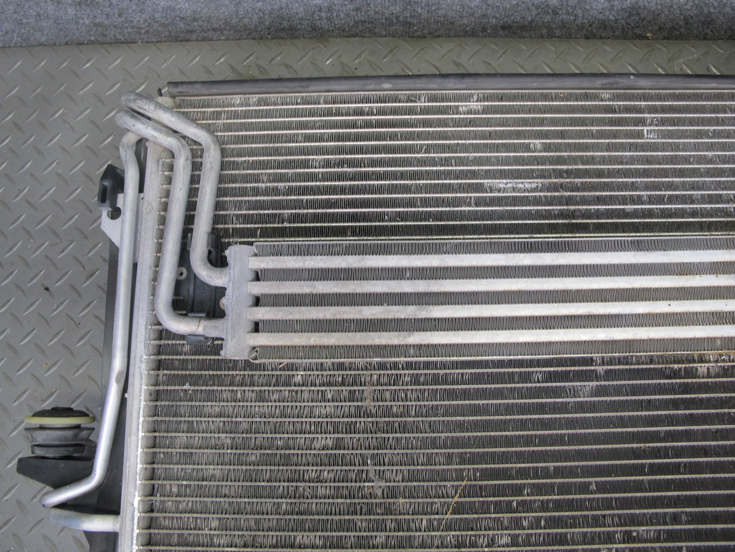 2003-2006 Porsche Cayenne 955 4.5L Turbo Engine Radiator A/C Condenser Fan Assy