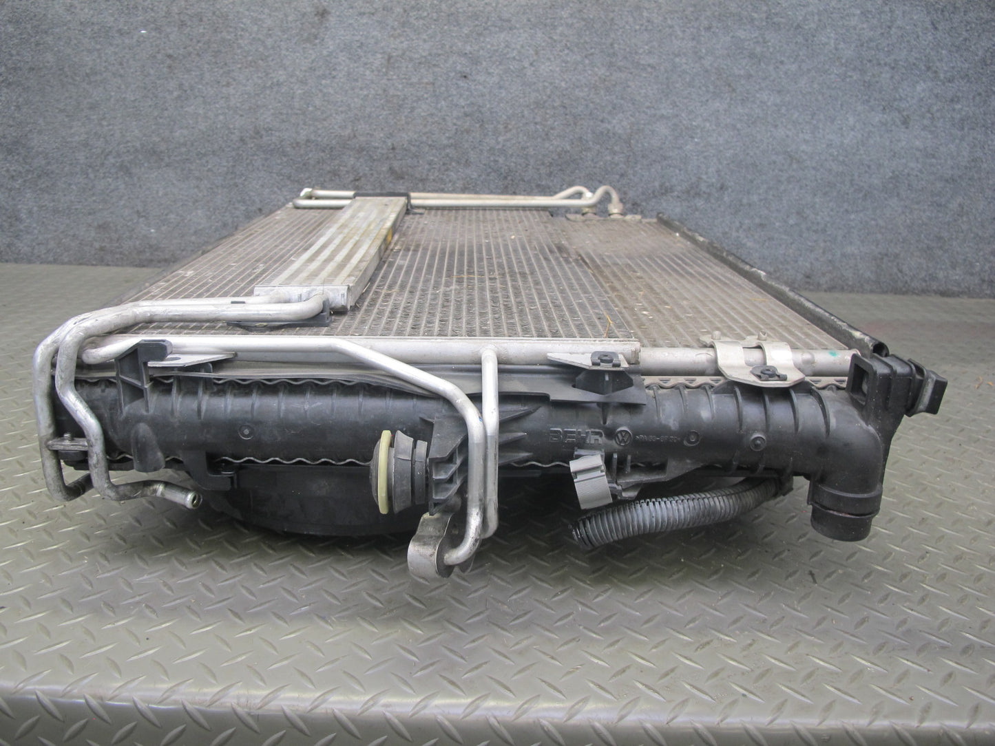 2003-2006 Porsche Cayenne 955 4.5L Turbo Engine Radiator A/C Condenser Fan Assy