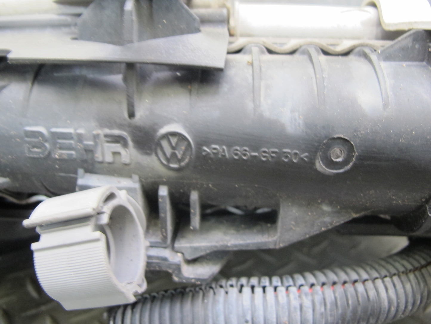 2003-2006 Porsche Cayenne 955 4.5L Turbo Engine Radiator A/C Condenser Fan Assy