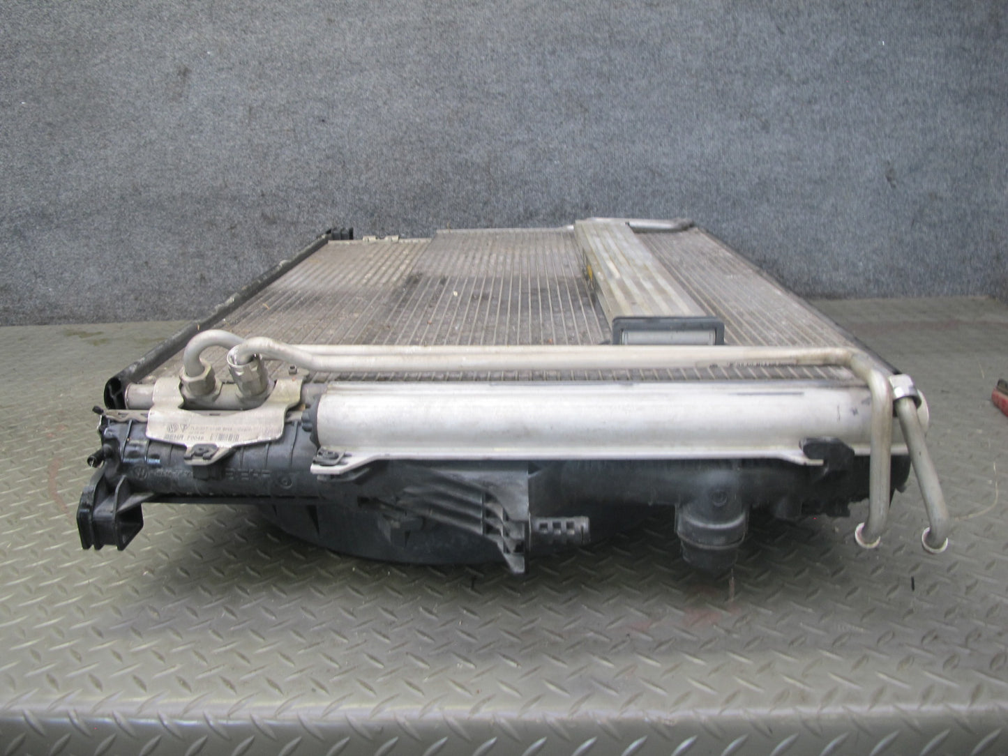 2003-2006 Porsche Cayenne 955 4.5L Turbo Engine Radiator A/C Condenser Fan Assy