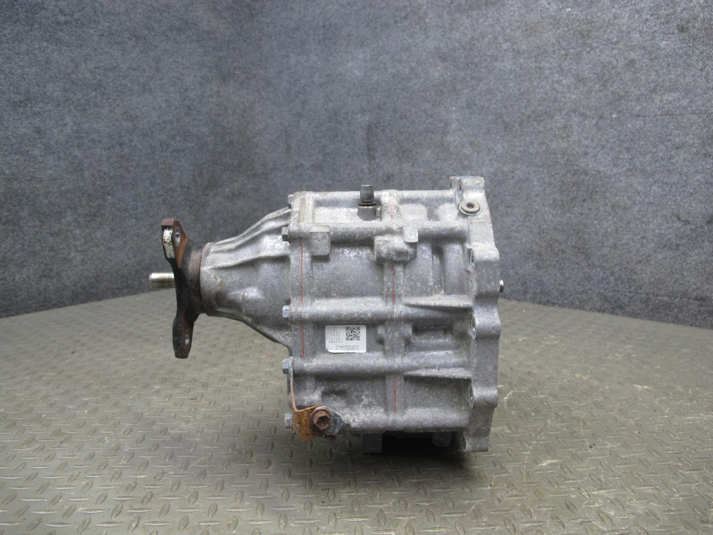 08-17 Lexus UVF46 LS600h LS460 AWD Transfer Case Box 36100-HRB001 OEM