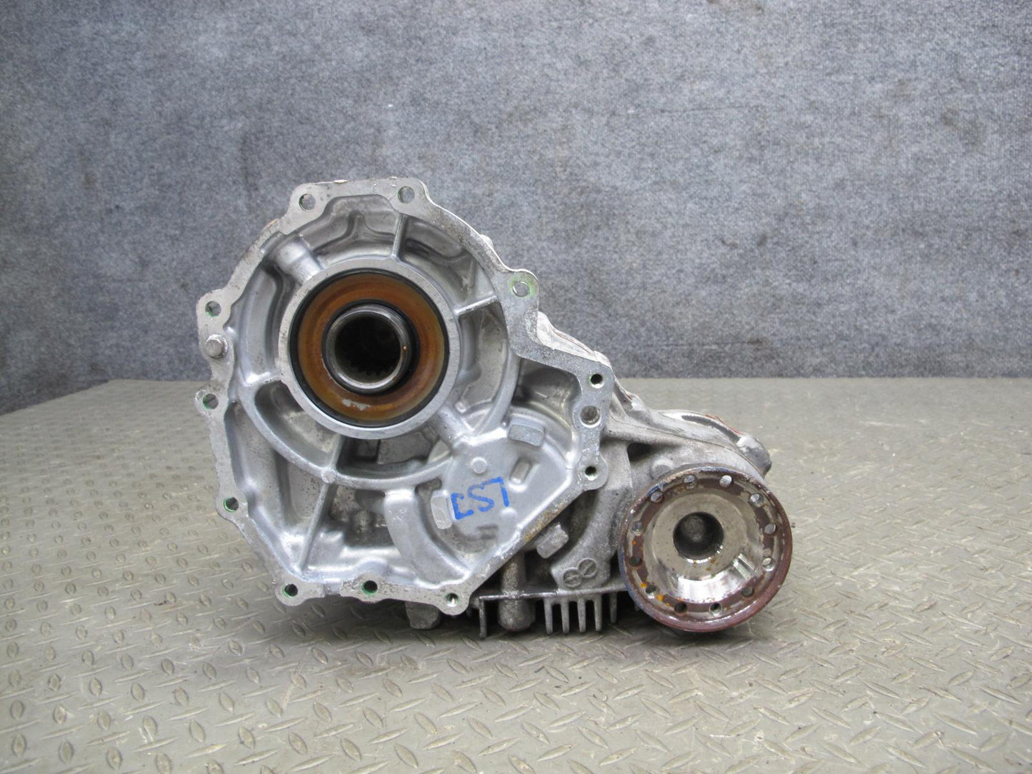 08-17 Lexus UVF46 LS600h LS460 AWD Transfer Case Box 36100-HRB001 OEM