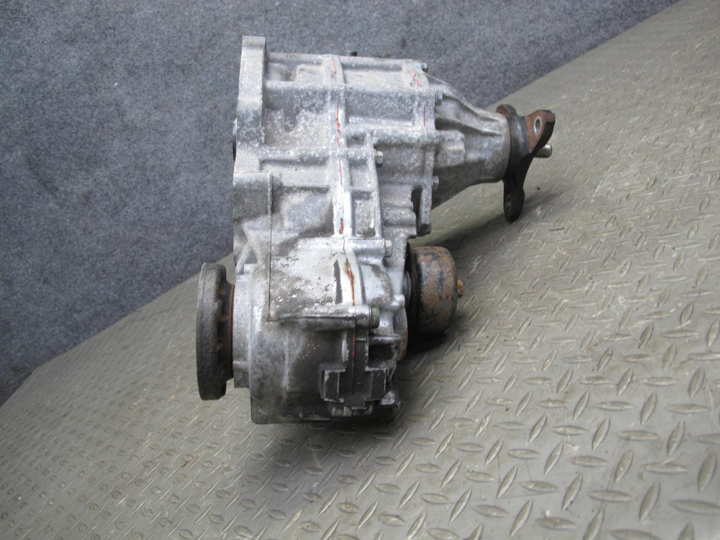 08-17 Lexus UVF46 LS600h LS460 AWD Transfer Case Box 36100-HRB001 OEM