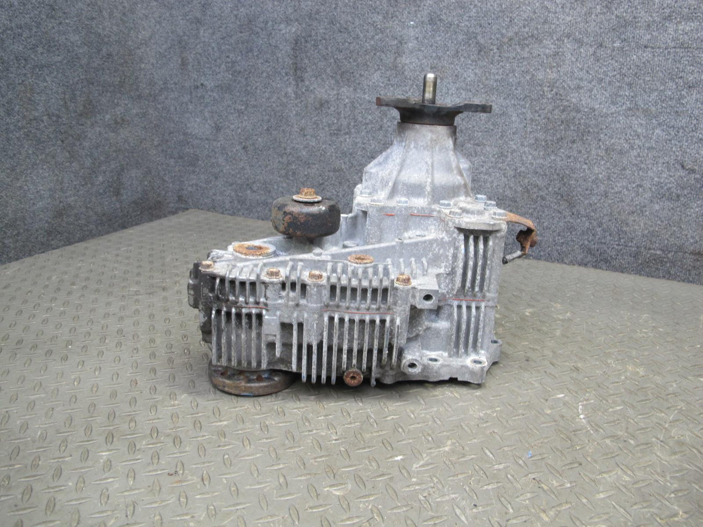 08-17 Lexus UVF46 LS600h LS460 AWD Transfer Case Box 36100-HRB001 OEM