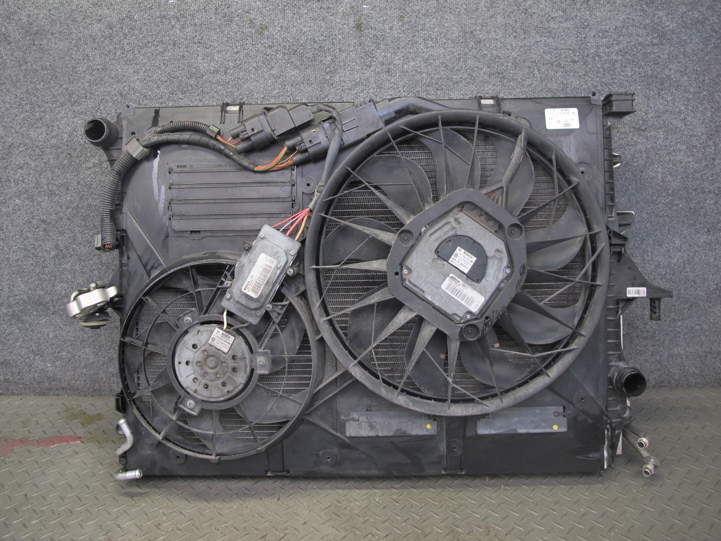 2003-2006 Porsche Cayenne 955 4.5L Turbo Engine Radiator A/C Condenser Fan Assy