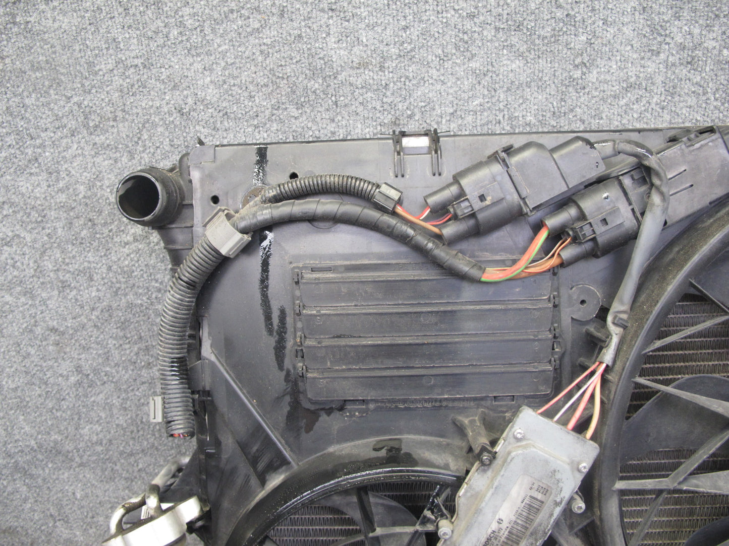 2003-2006 Porsche Cayenne 955 4.5L Turbo Engine Radiator A/C Condenser Fan Assy