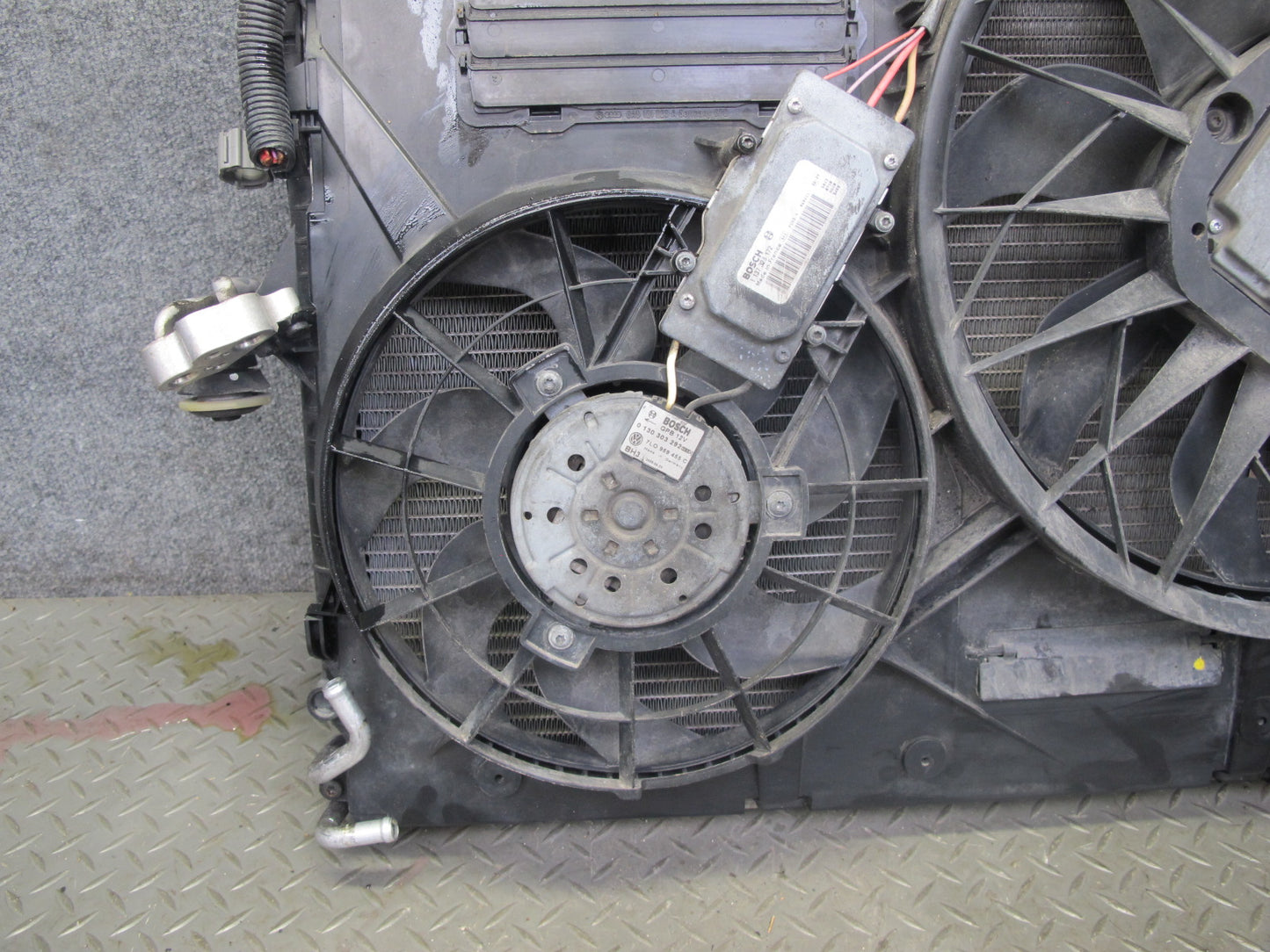 2003-2006 Porsche Cayenne 955 4.5L Turbo Engine Radiator A/C Condenser Fan Assy