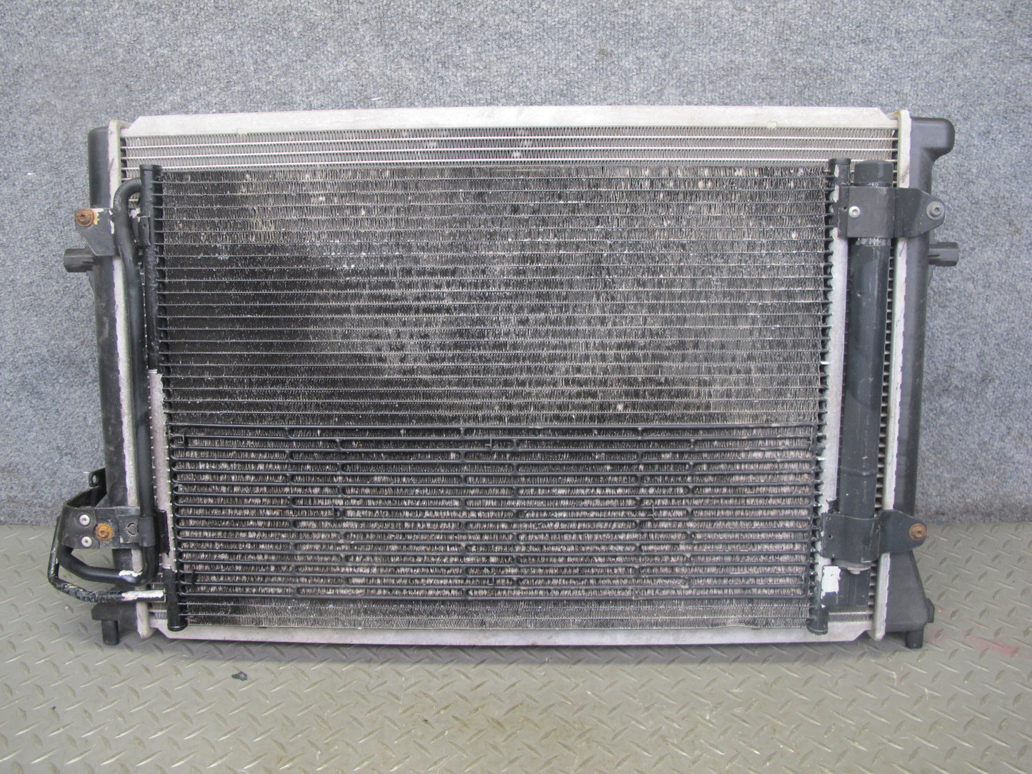 2008 VW R32 VR6 3.2L Engine Cooling Radiator A/C Condenser Fan Shroud Assy OEM