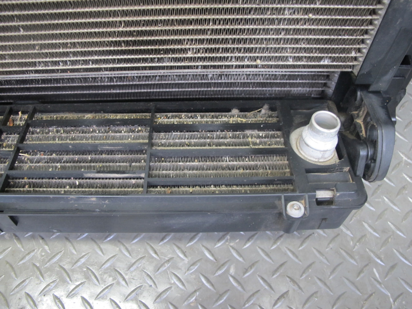 2010-2014 BMW E70 E71 X5M X6M S63 Engine Radiator Condenser Cooling Fan Shroud