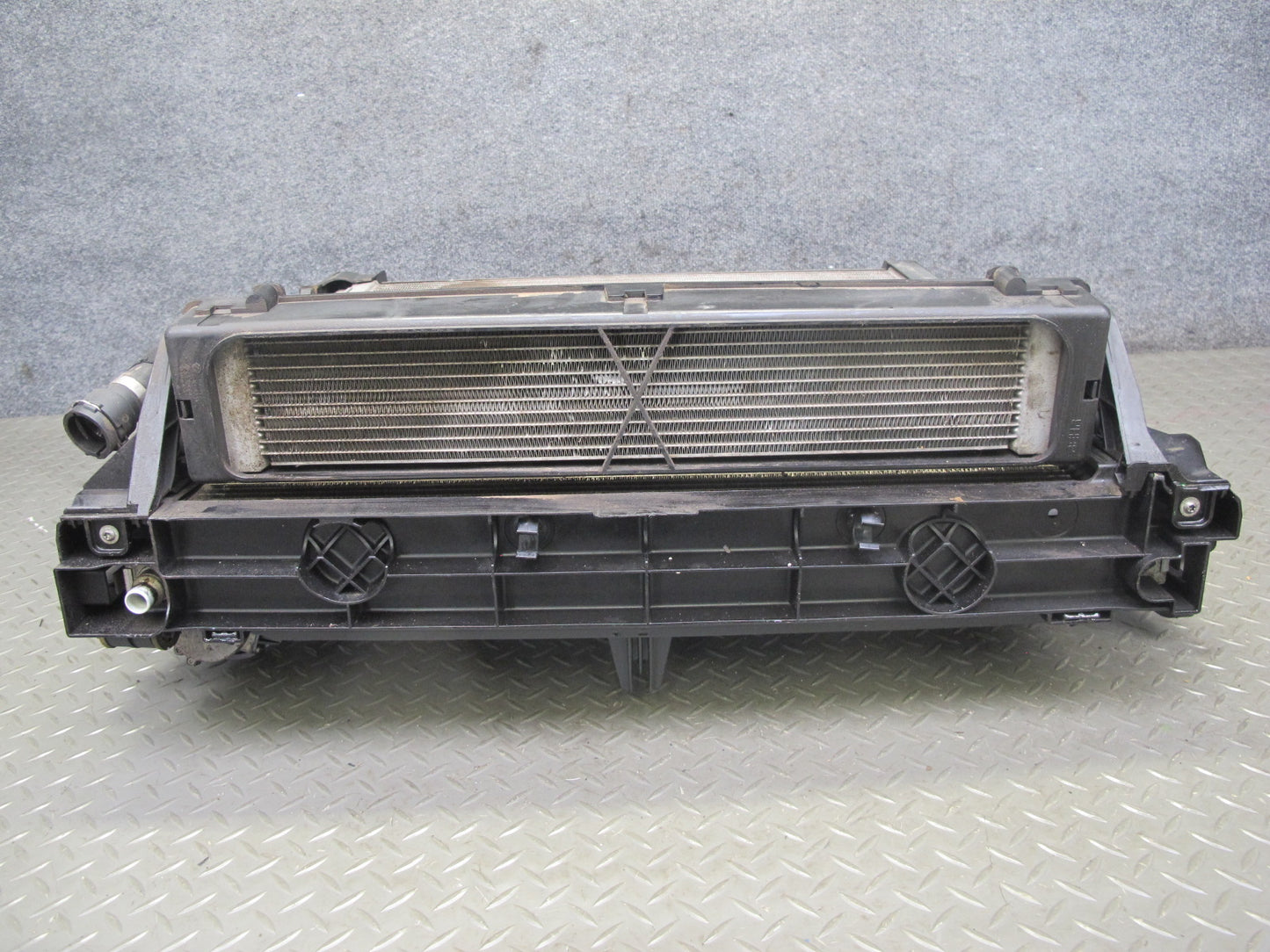 2010-2014 BMW E70 E71 X5M X6M S63 Engine Radiator Condenser Cooling Fan Shroud