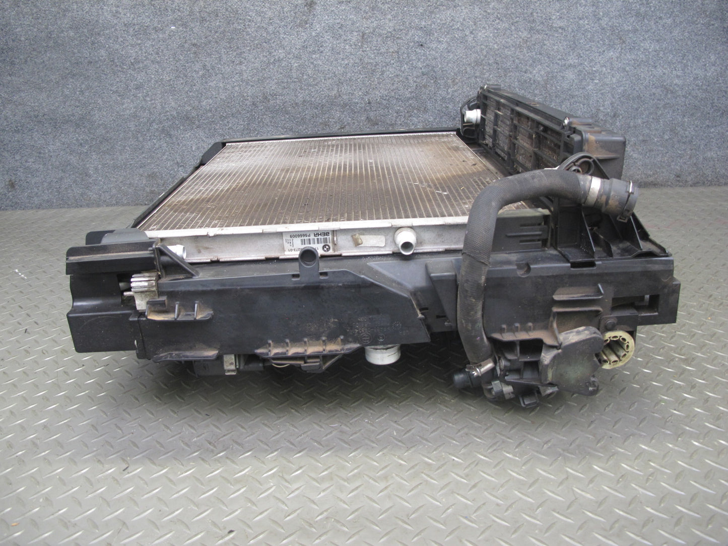 2010-2014 BMW E70 E71 X5M X6M S63 Engine Radiator Condenser Cooling Fan Shroud