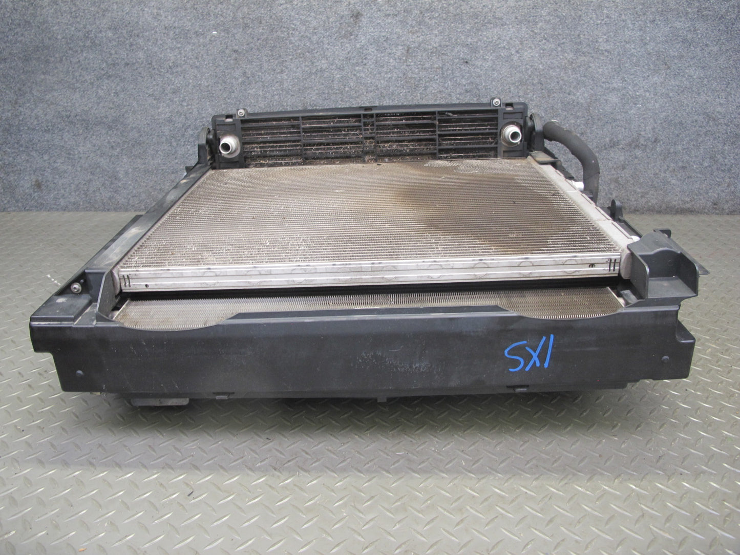 2010-2014 BMW E70 E71 X5M X6M S63 Engine Radiator Condenser Cooling Fan Shroud