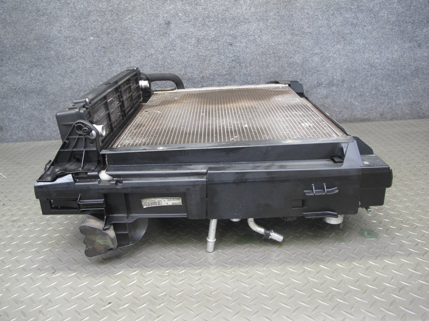 2010-2014 BMW E70 E71 X5M X6M S63 Engine Radiator Condenser Cooling Fan Shroud