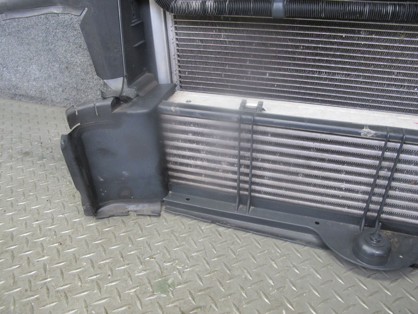 2012-2015 Mercedes R172 SLK250 Engine Radiator Condenser Fan Core Support Assy