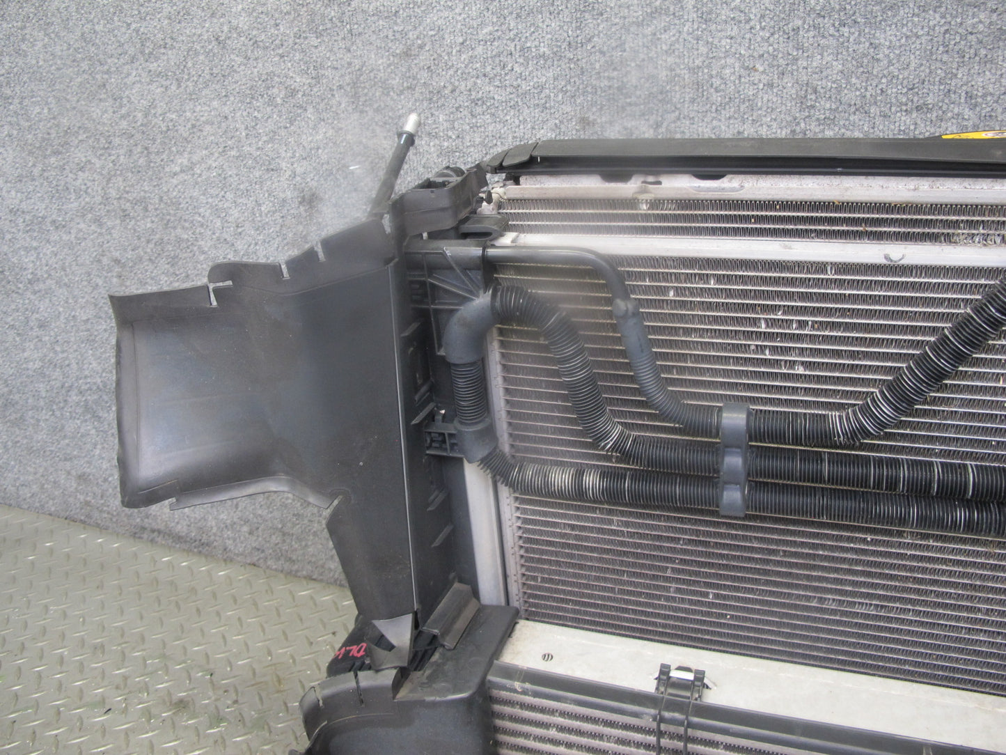 2012-2015 Mercedes R172 SLK250 Engine Radiator Condenser Fan Core Support Assy