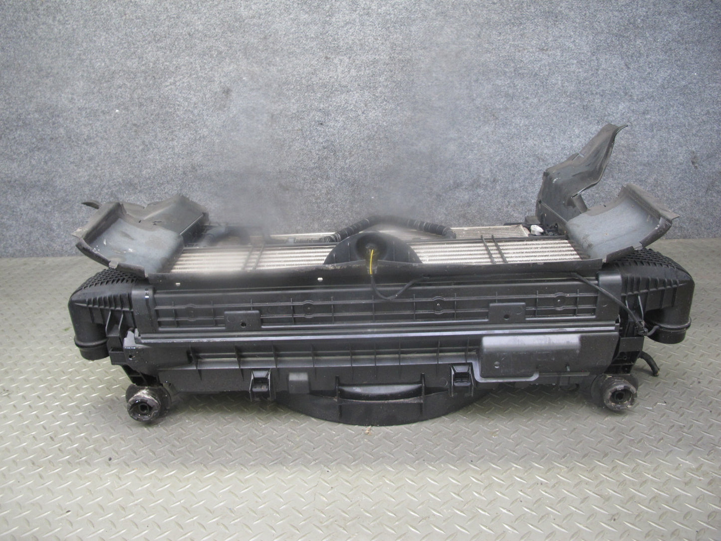 2012-2015 Mercedes R172 SLK250 Engine Radiator Condenser Fan Core Support Assy