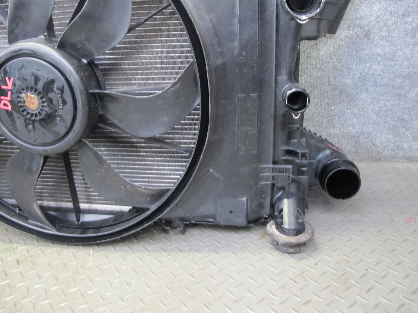2012-2015 Mercedes R172 SLK250 Engine Radiator Condenser Fan Core Support Assy