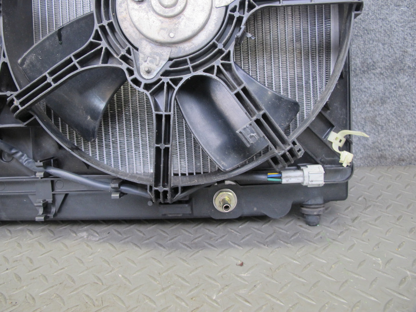 06-07 Nissan 350Z Z33 Conv VQ35HR A/T Engine Radiator w Fan & Reservoir Assy OEM