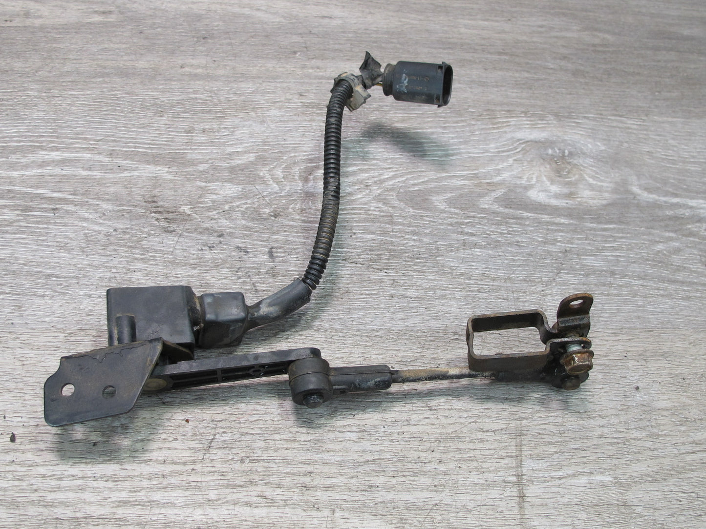 2003-2007 Hummer H2 Rear Left Driver Side Suspension Height Level Sensor