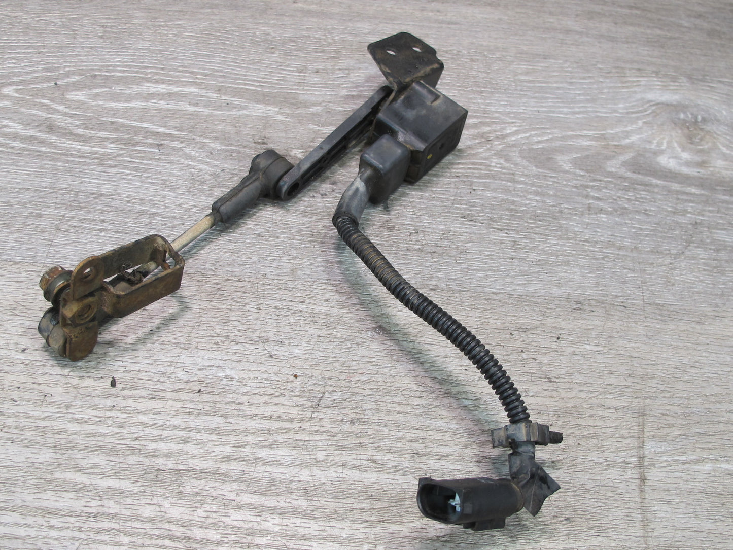 2003-2007 Hummer H2 Rear Left Driver Side Suspension Height Level Sensor