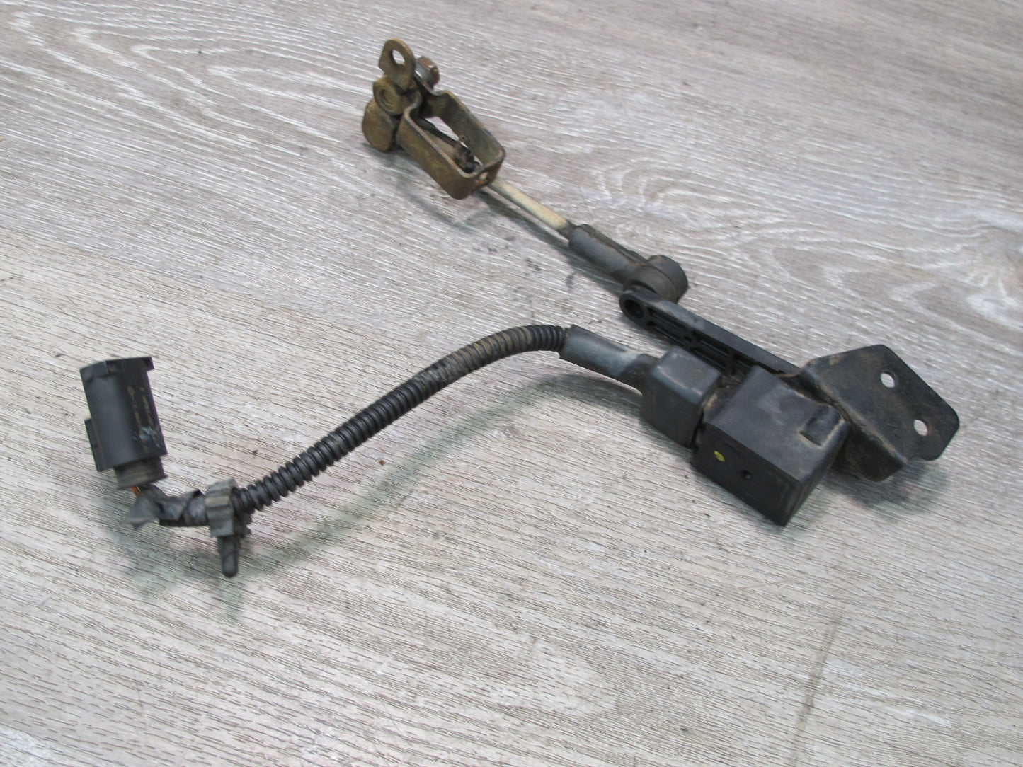 2003-2007 Hummer H2 Rear Left Driver Side Suspension Height Level Sensor