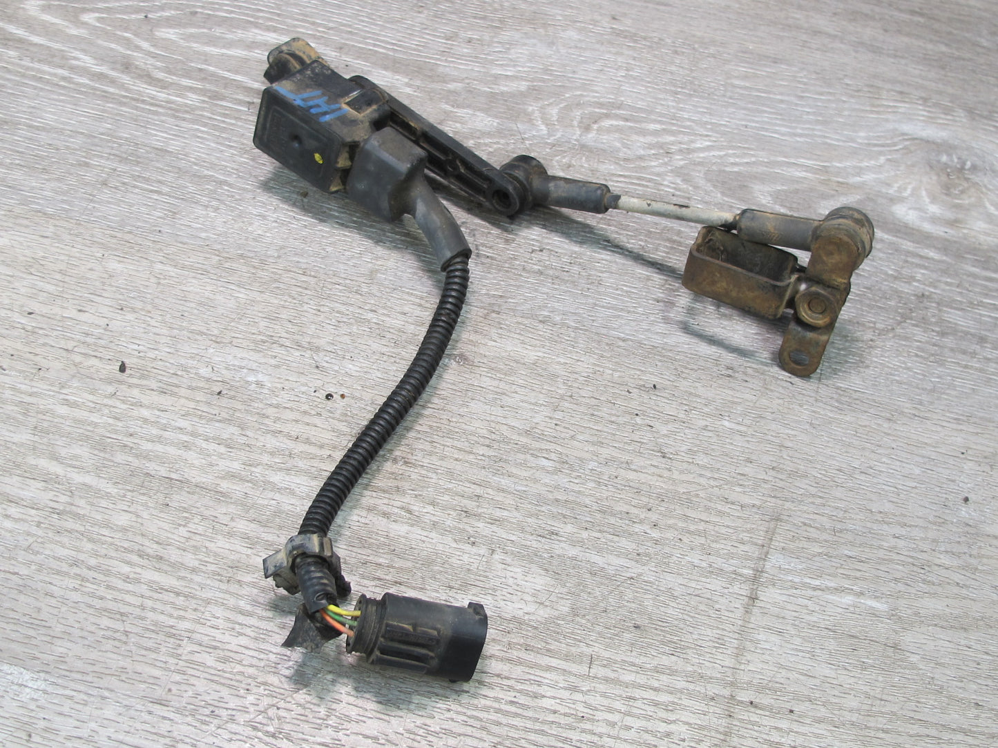 2003-2007 Hummer H2 Rear Left Driver Side Suspension Height Level Sensor