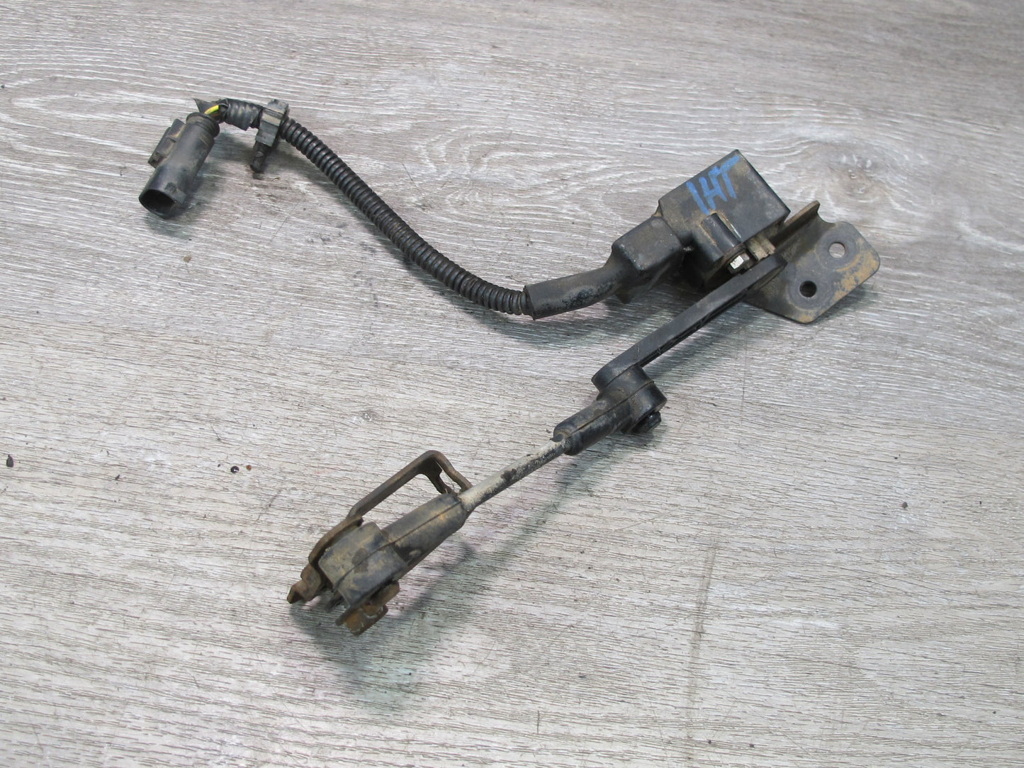 2003-2007 Hummer H2 Rear Left Driver Side Suspension Height Level Sensor