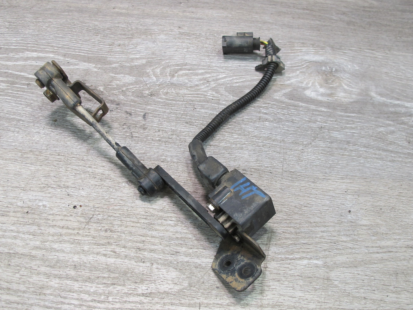 2003-2007 Hummer H2 Rear Left Driver Side Suspension Height Level Sensor