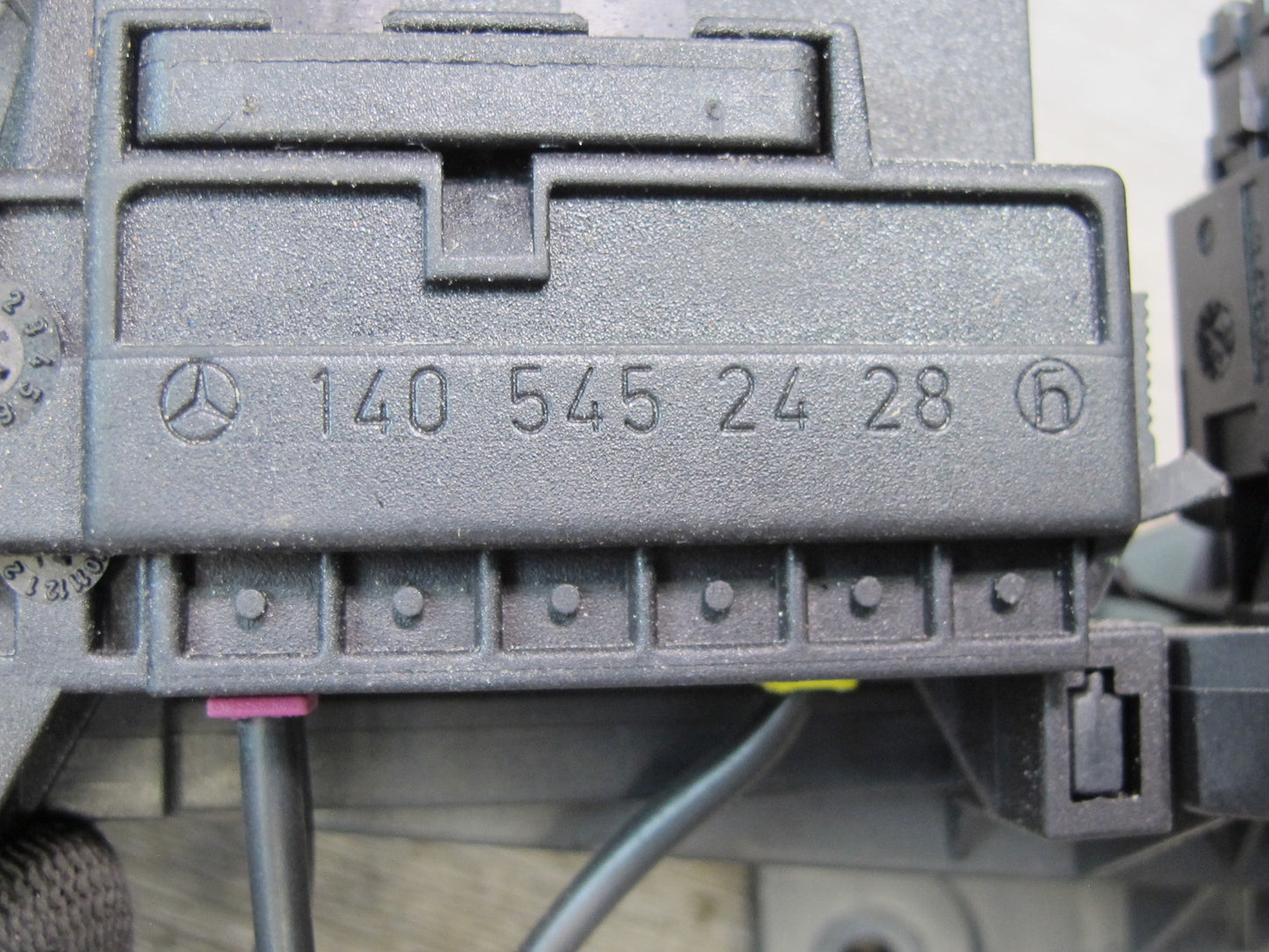 94-99 Mercedes W140 S-class Electrical Connector Hub Bracket Holder OEM