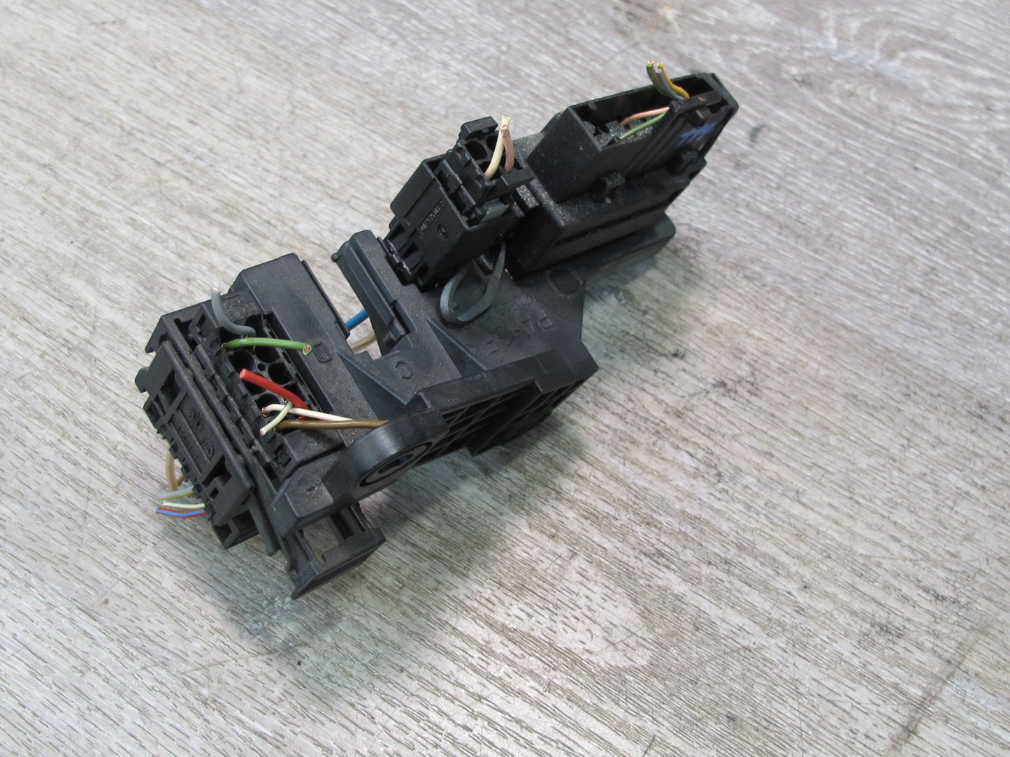 94-99 Mercedes W140 S-class Electrical Connector Hub Bracket Holder OEM