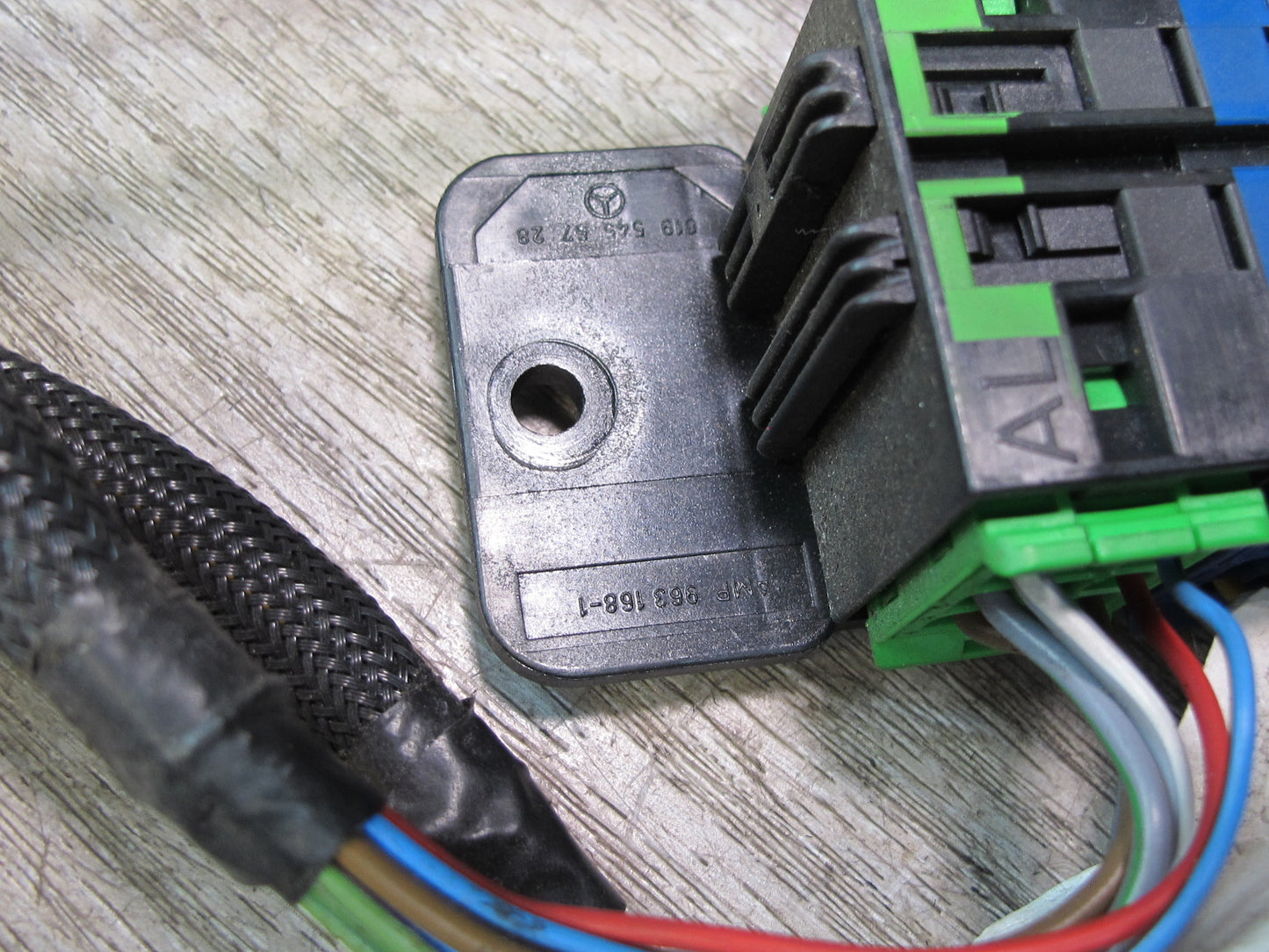 94-99 Mercedes W140 S-class Front Left Door Cable Connector Holder Housing OEM