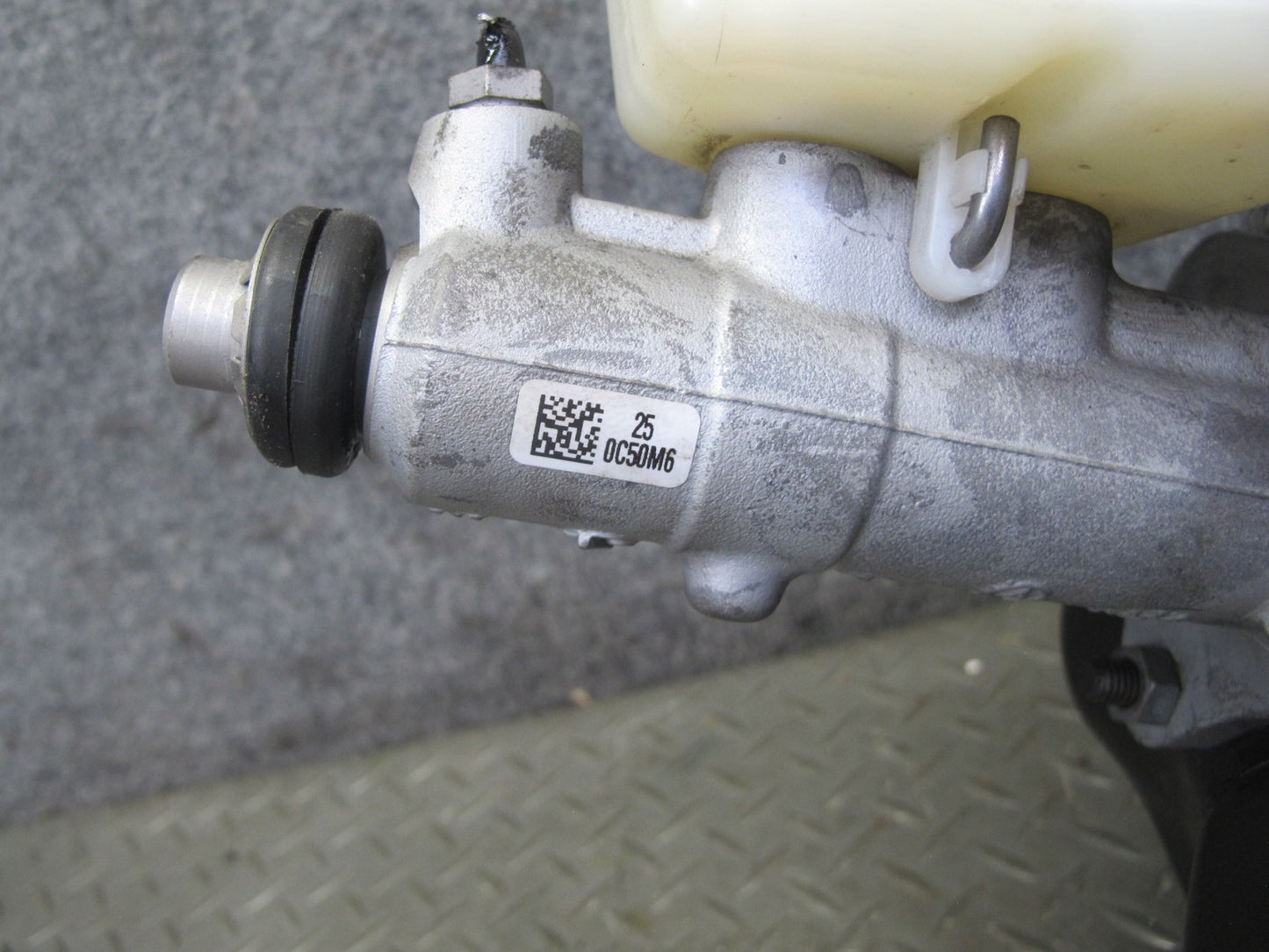 2012-2016 Mercedes R172 SLK Master Cylinder W/ Power Brake Booster & Reservoir