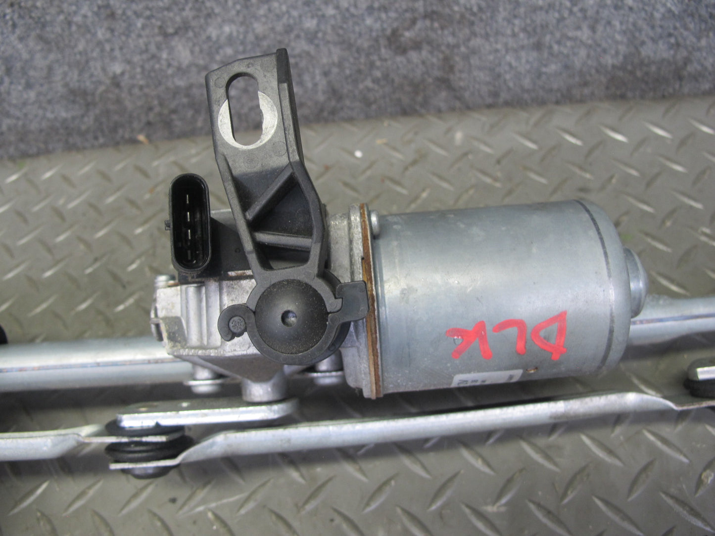 2012-2020 Mercedes R172 SLK SLC Windshield Wiper Transmission Linkage W/ Motor