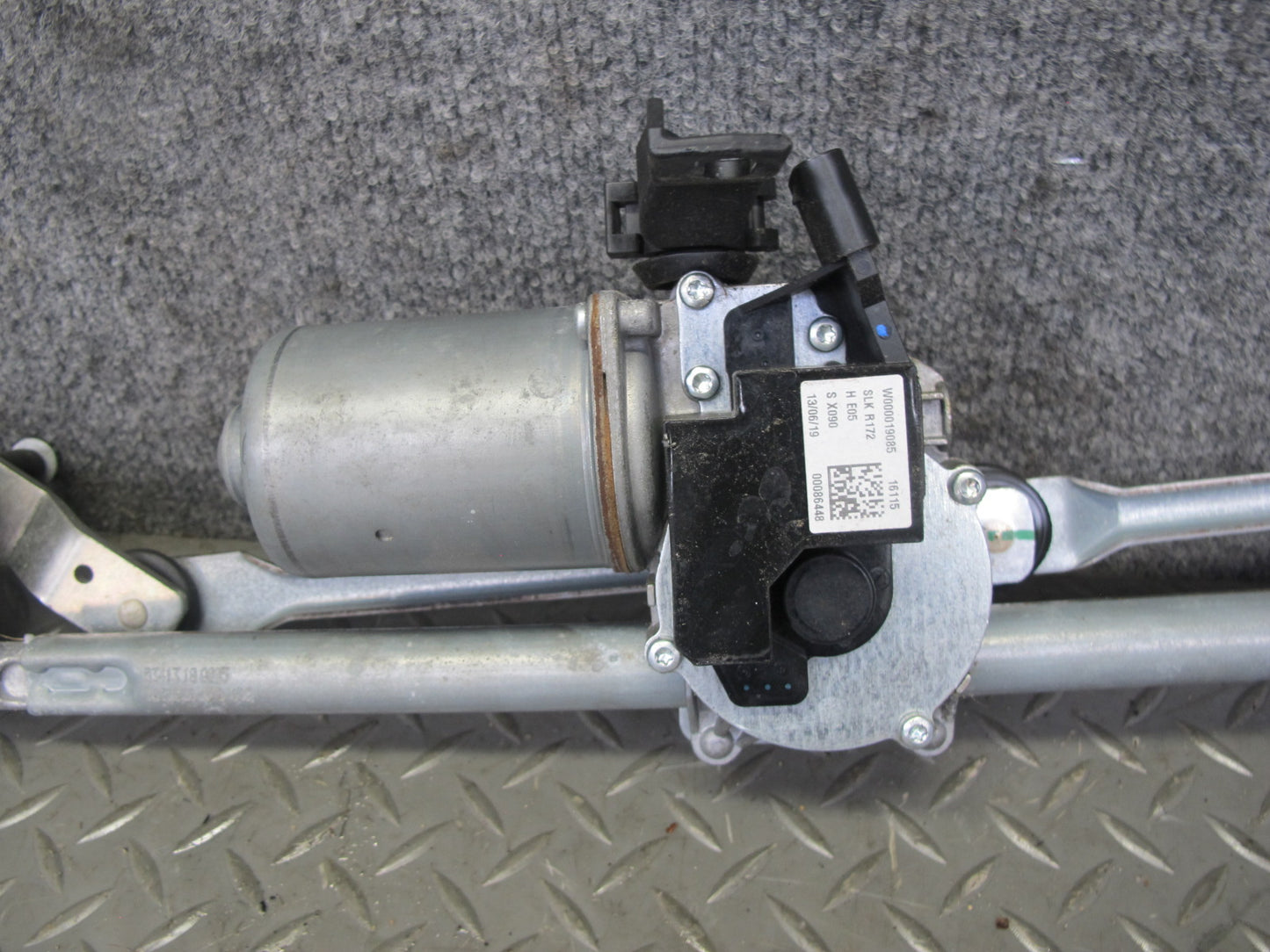 2012-2020 Mercedes R172 SLK SLC Windshield Wiper Transmission Linkage W/ Motor