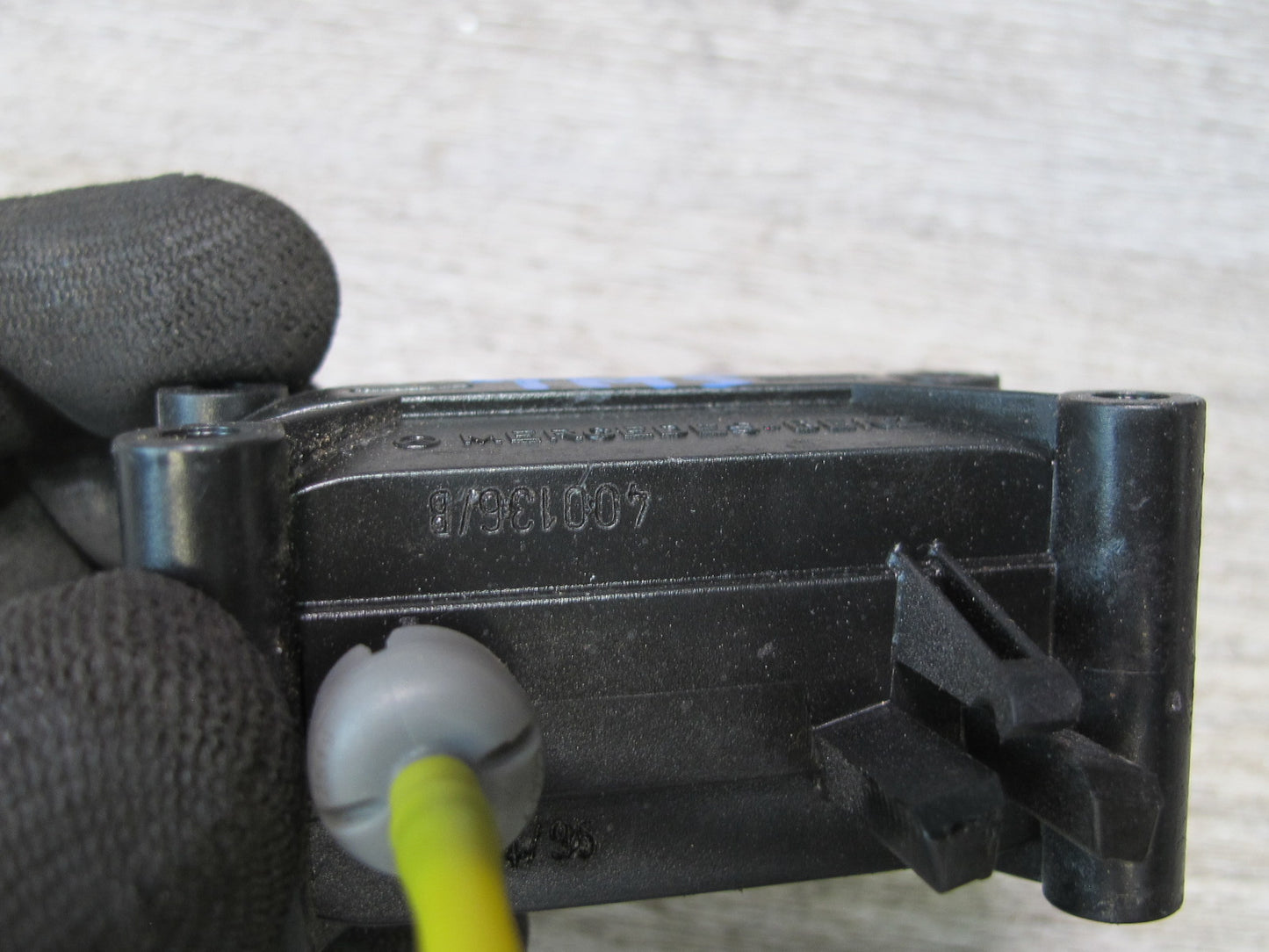 94-99 Mercedes W140 S-class Sedan Rear Trunk Lock Vacuum Actuator OEM