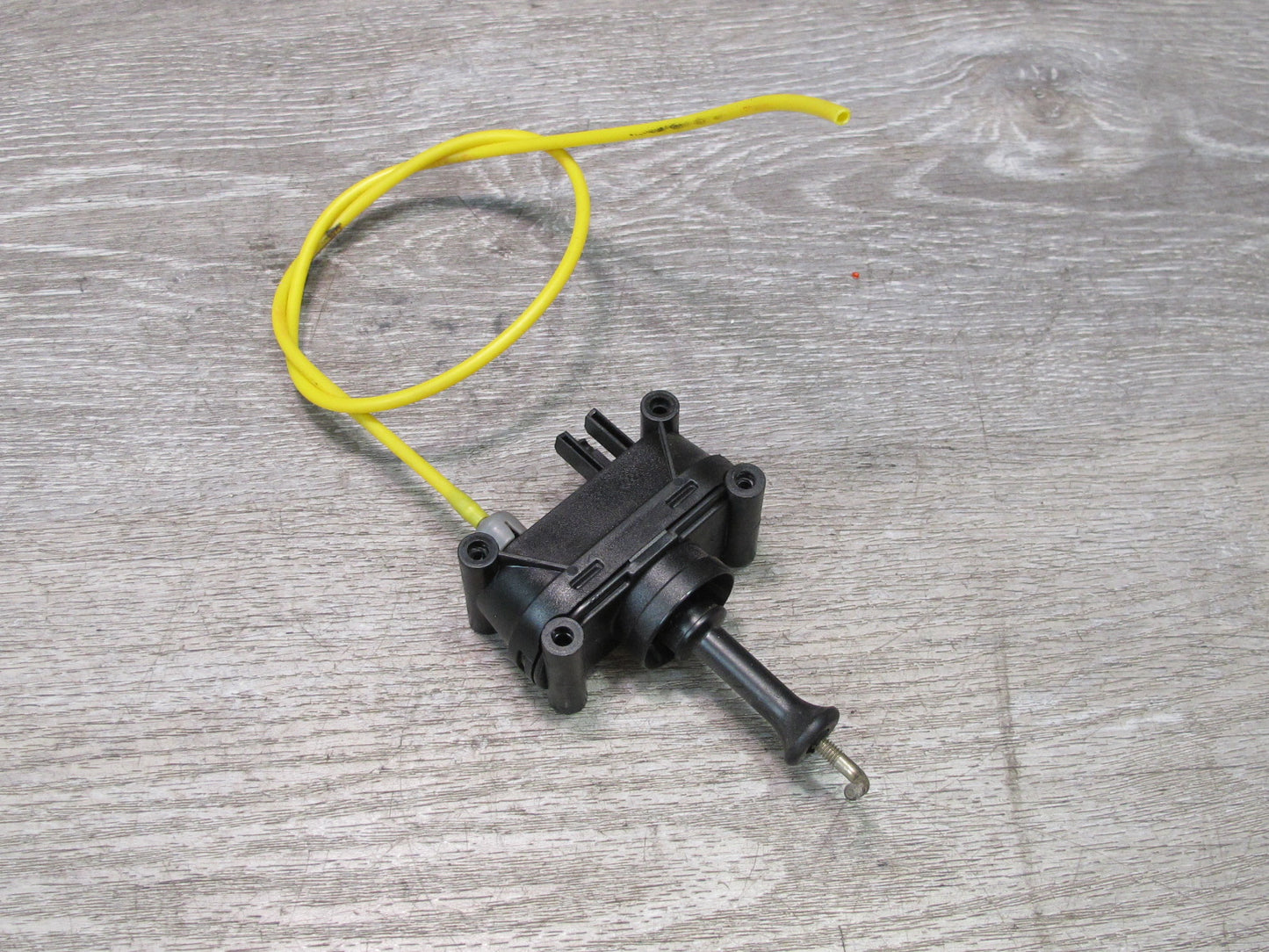 94-99 Mercedes W140 S-class Sedan Rear Trunk Lock Vacuum Actuator OEM