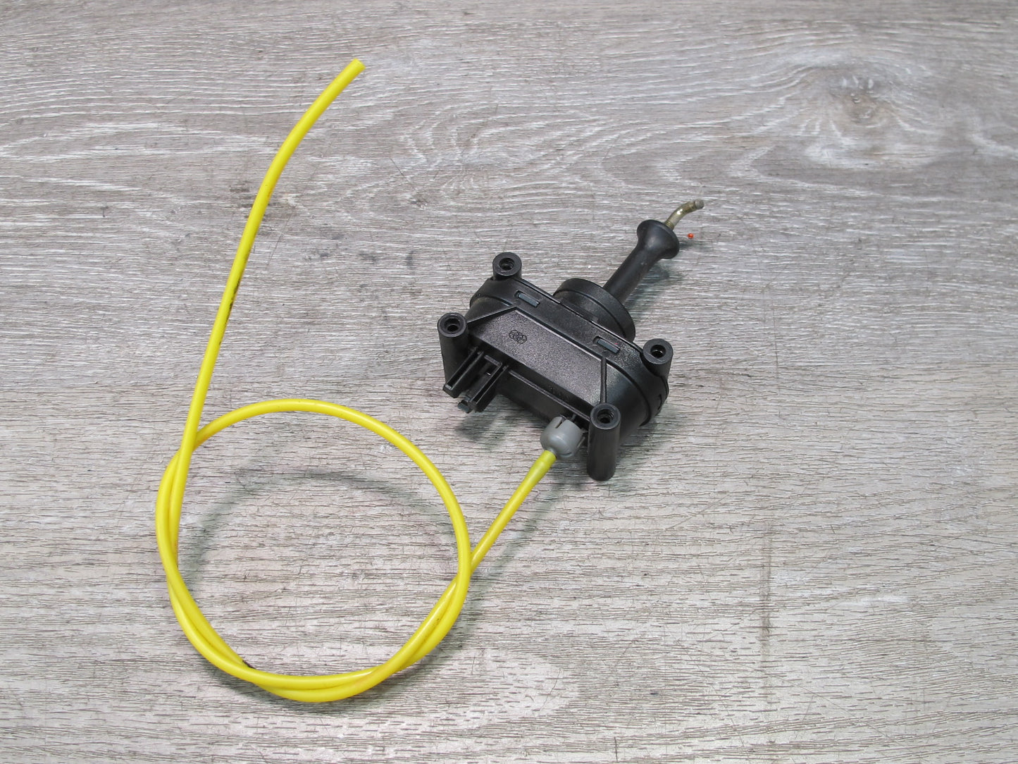 94-99 Mercedes W140 S-class Sedan Rear Trunk Lock Vacuum Actuator OEM