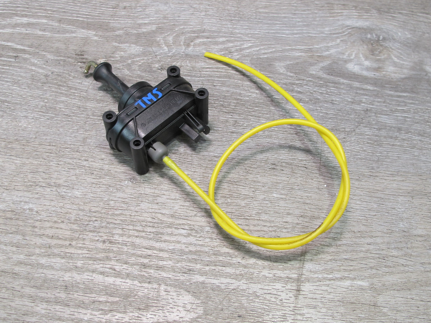 94-99 Mercedes W140 S-class Sedan Rear Trunk Lock Vacuum Actuator OEM