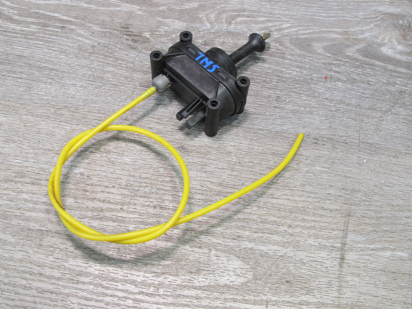 94-99 Mercedes W140 S-class Sedan Rear Trunk Lock Vacuum Actuator OEM