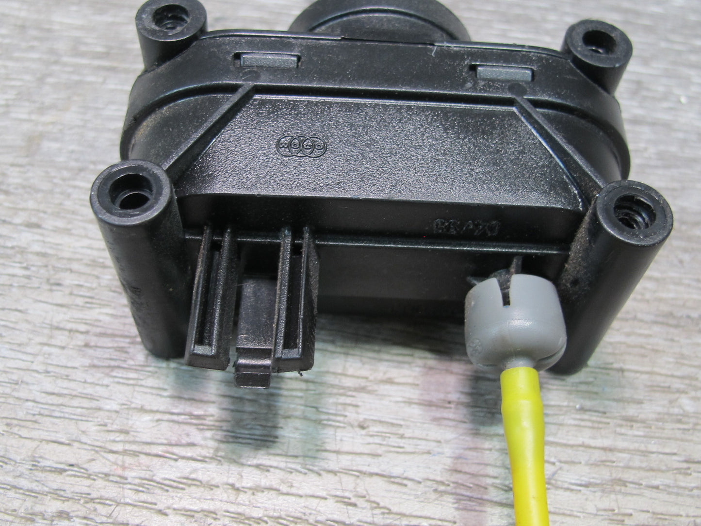 94-99 Mercedes W140 S-class Sedan Rear Trunk Lock Vacuum Actuator OEM