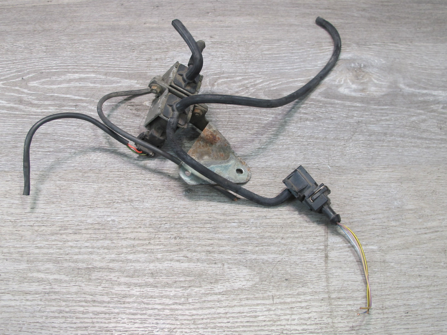 94-99 Mercedes W140 S320 EGR Vacuum Solenoid w Manifold Pressure Sensor Assy OEM