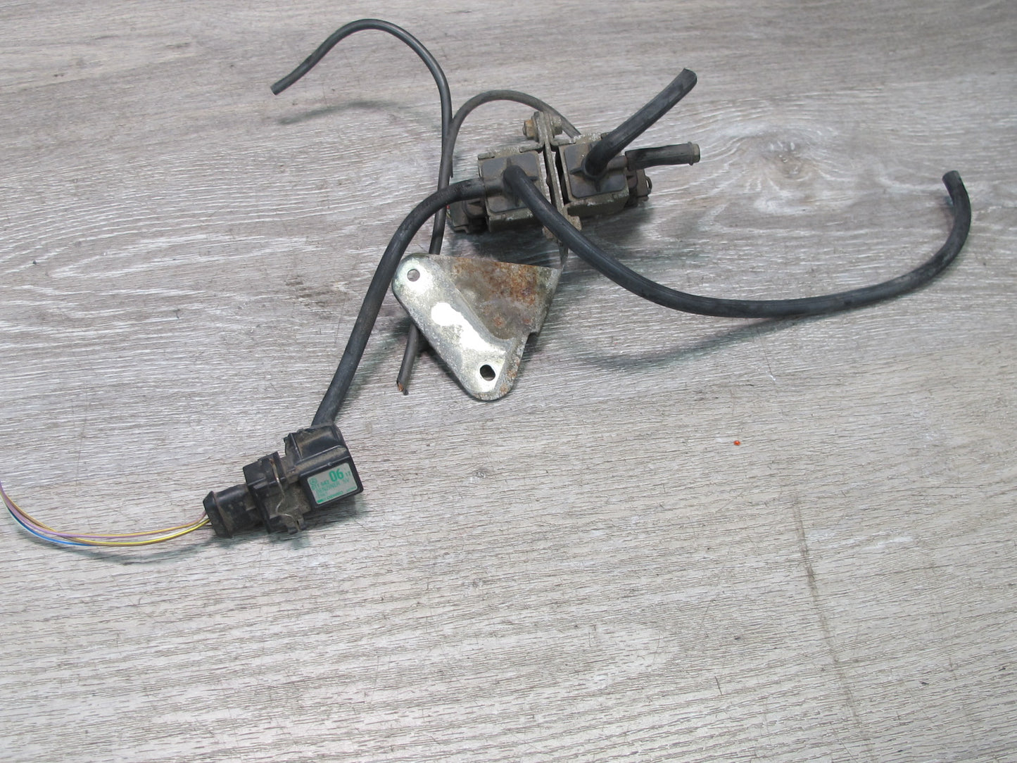 94-99 Mercedes W140 S320 EGR Vacuum Solenoid w Manifold Pressure Sensor Assy OEM