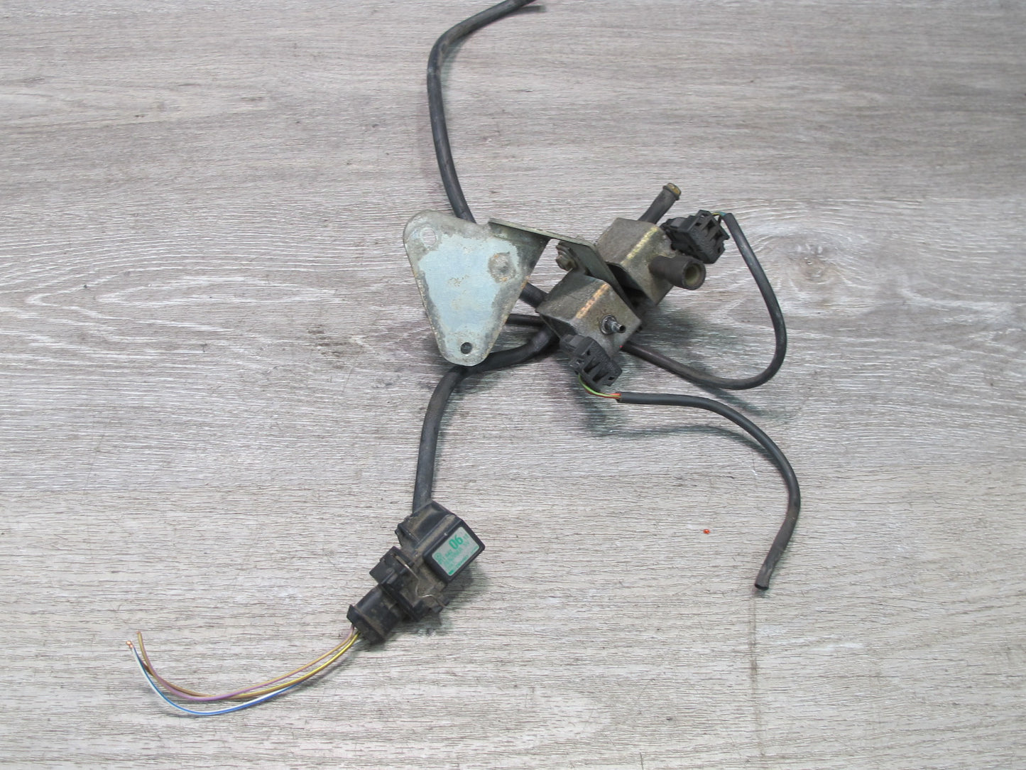 94-99 Mercedes W140 S320 EGR Vacuum Solenoid w Manifold Pressure Sensor Assy OEM