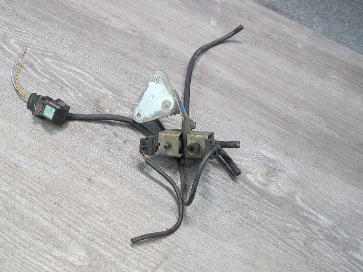 94-99 Mercedes W140 S320 EGR Vacuum Solenoid w Manifold Pressure Sensor Assy OEM