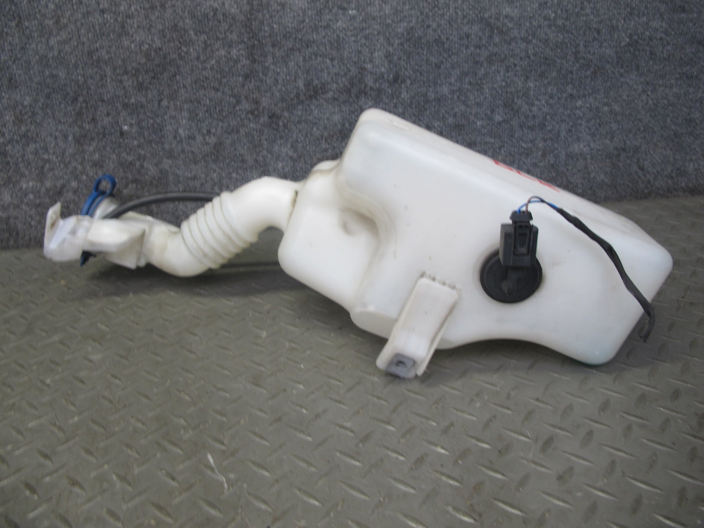 2012-2016 Mercedes R172 SLK Windshield Washer Reservoir Bottle Tank W/ Pump