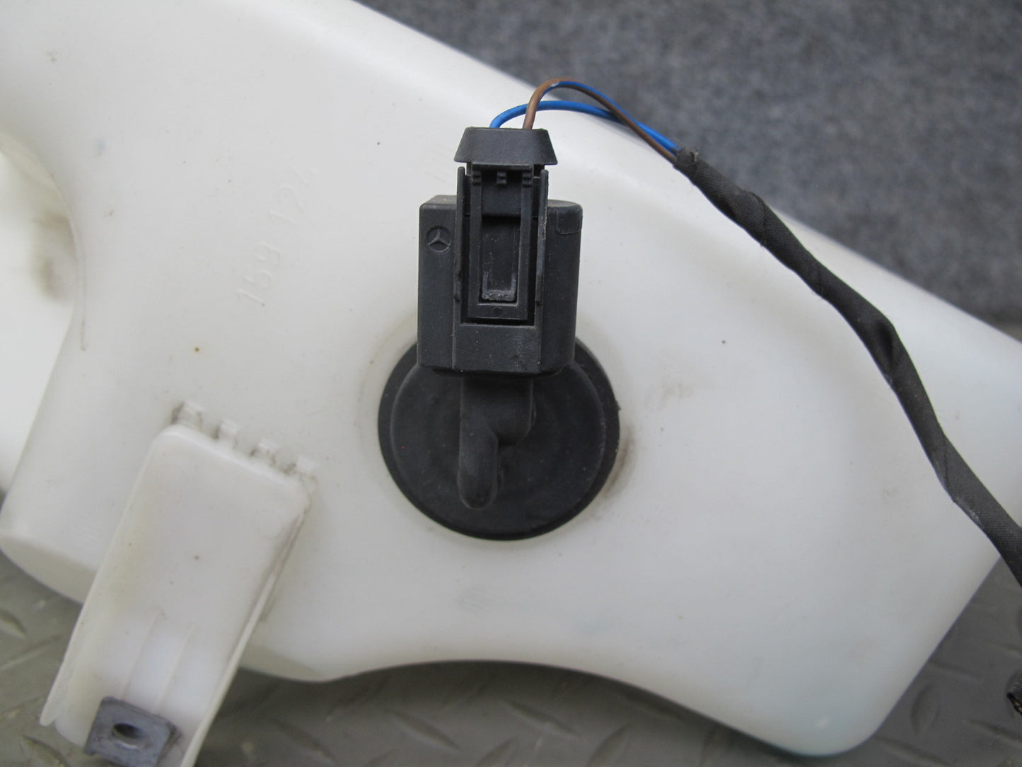 2012-2016 Mercedes R172 SLK Windshield Washer Reservoir Bottle Tank W/ Pump