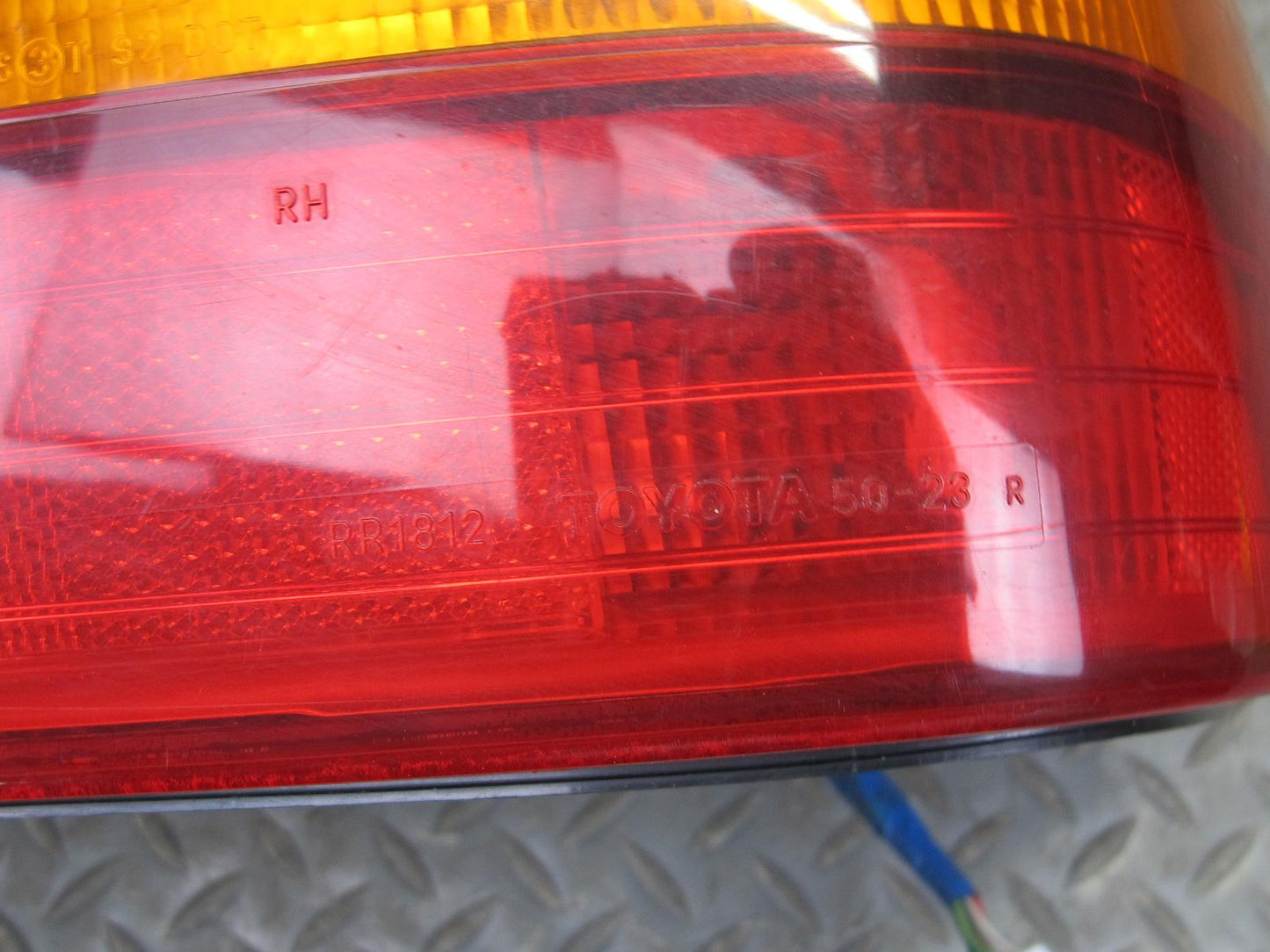 95-97 Lexus UCF20L LS400 Set of 2 Rear Left & Right Outer Tail Light Lamp OEM