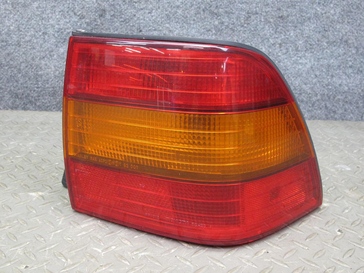 95-97 Lexus UCF20L LS400 Set of 2 Rear Left & Right Outer Tail Light Lamp OEM
