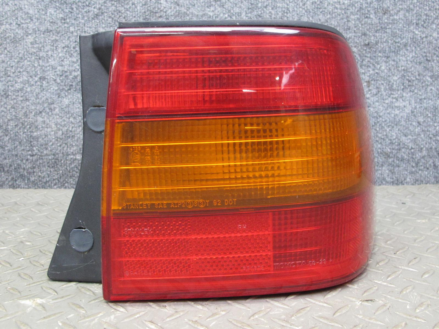 95-97 Lexus UCF20L LS400 Set of 2 Rear Left & Right Outer Tail Light Lamp OEM